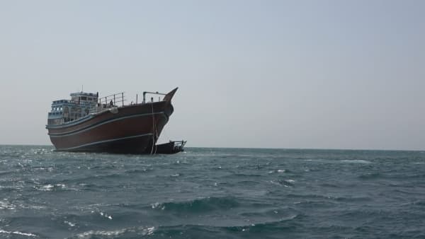 اليمن: قوات العمالقة تضبط سفينة تهريب قادمة من إيران قرب باب المندب