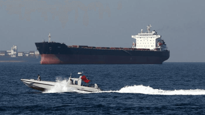 الحرب في الشرق الأوسط: ما هو التهديد الذي يشكله حصار مضيق هرمز على العالم؟