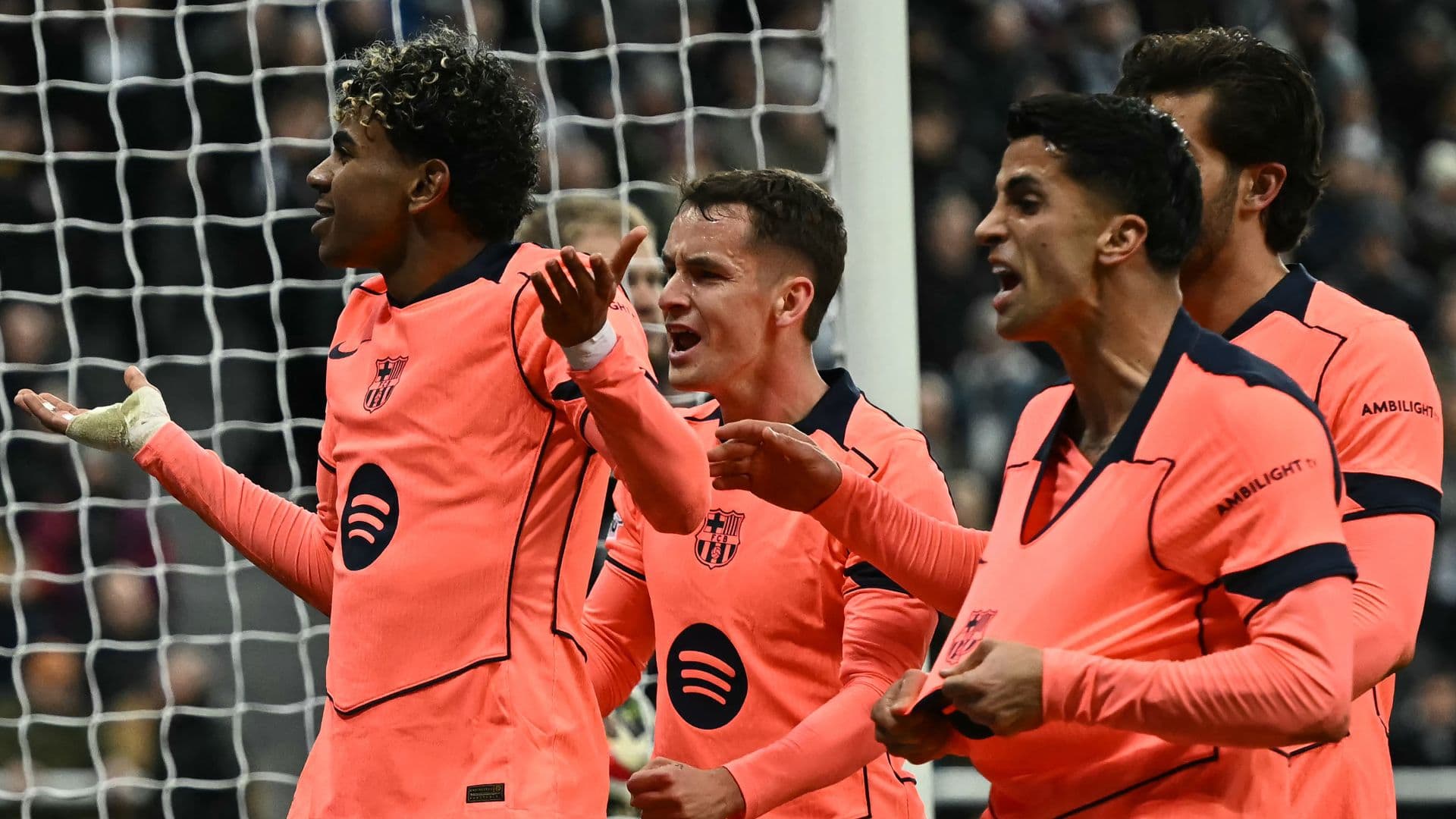 لابورتا يخسر أصوات بعض لاعبي برشلونة