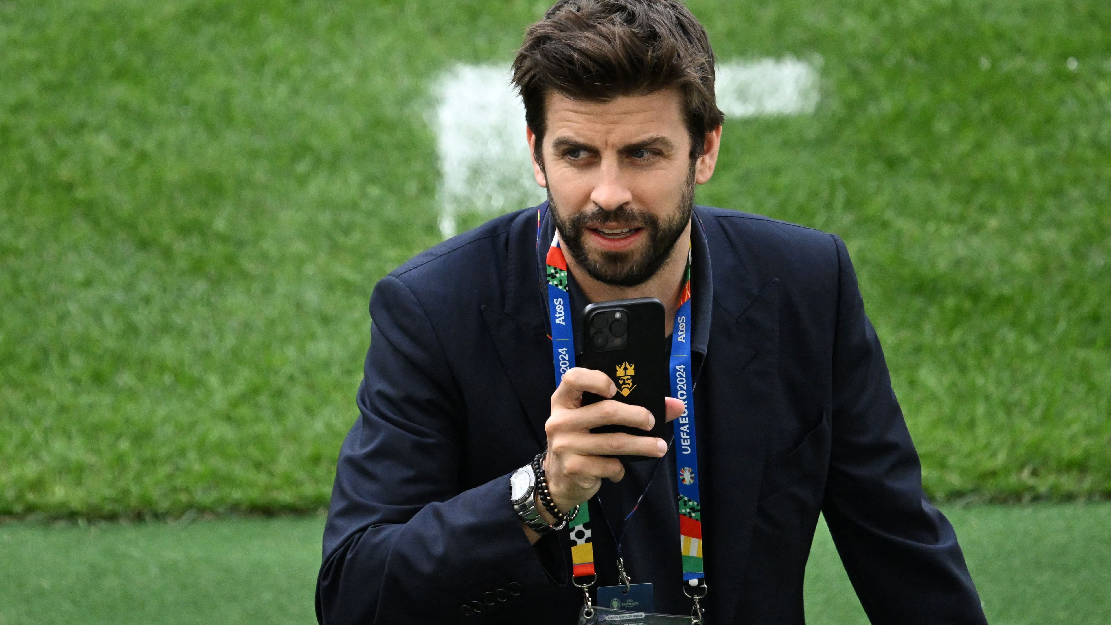 "السرقة التاريخية": بيكيه يشعل.. والاتحاد الإسباني يتوعده