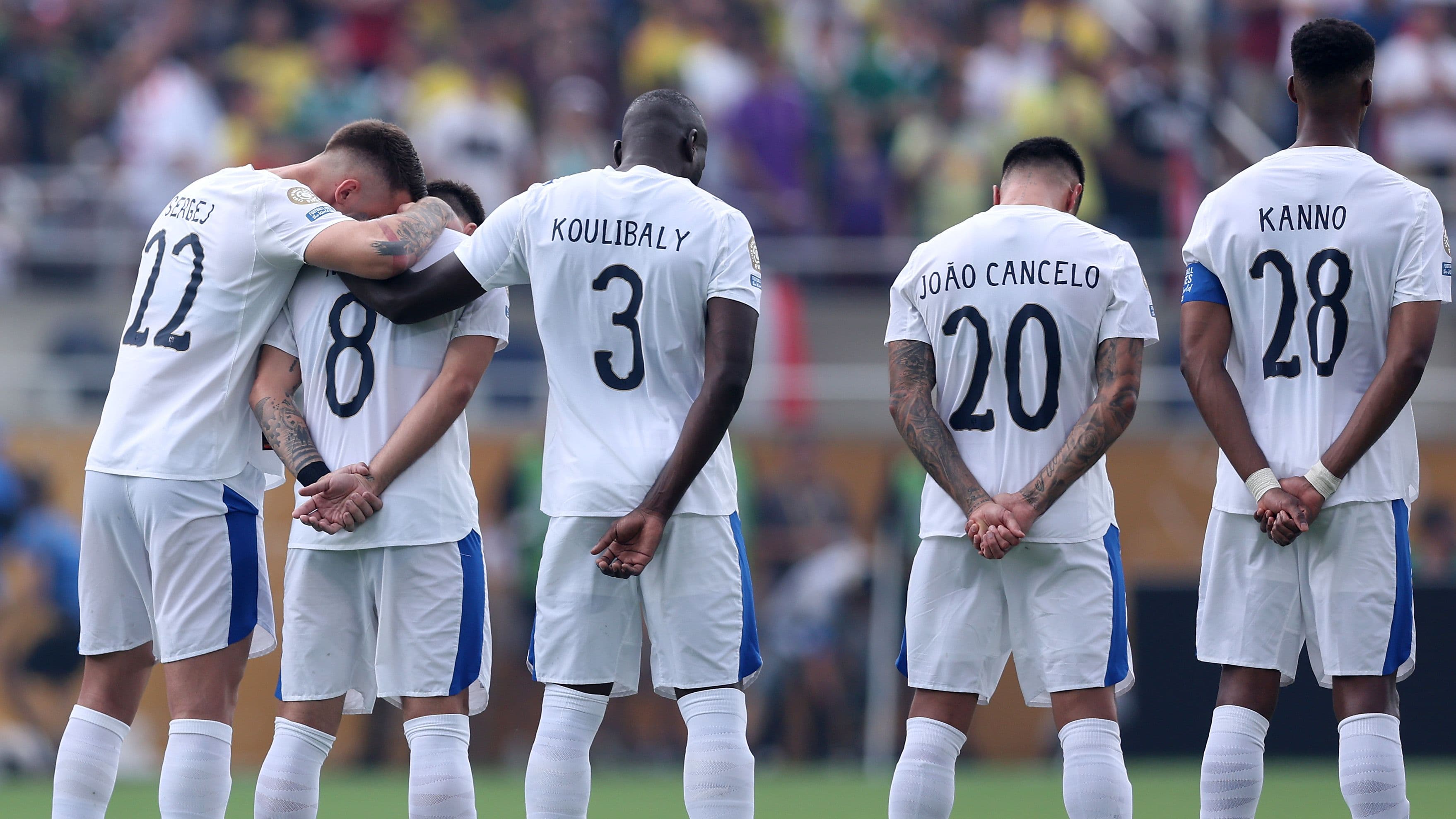 بعد نيفيز.. الهلال يفتح ملف تجديد نجم آخر