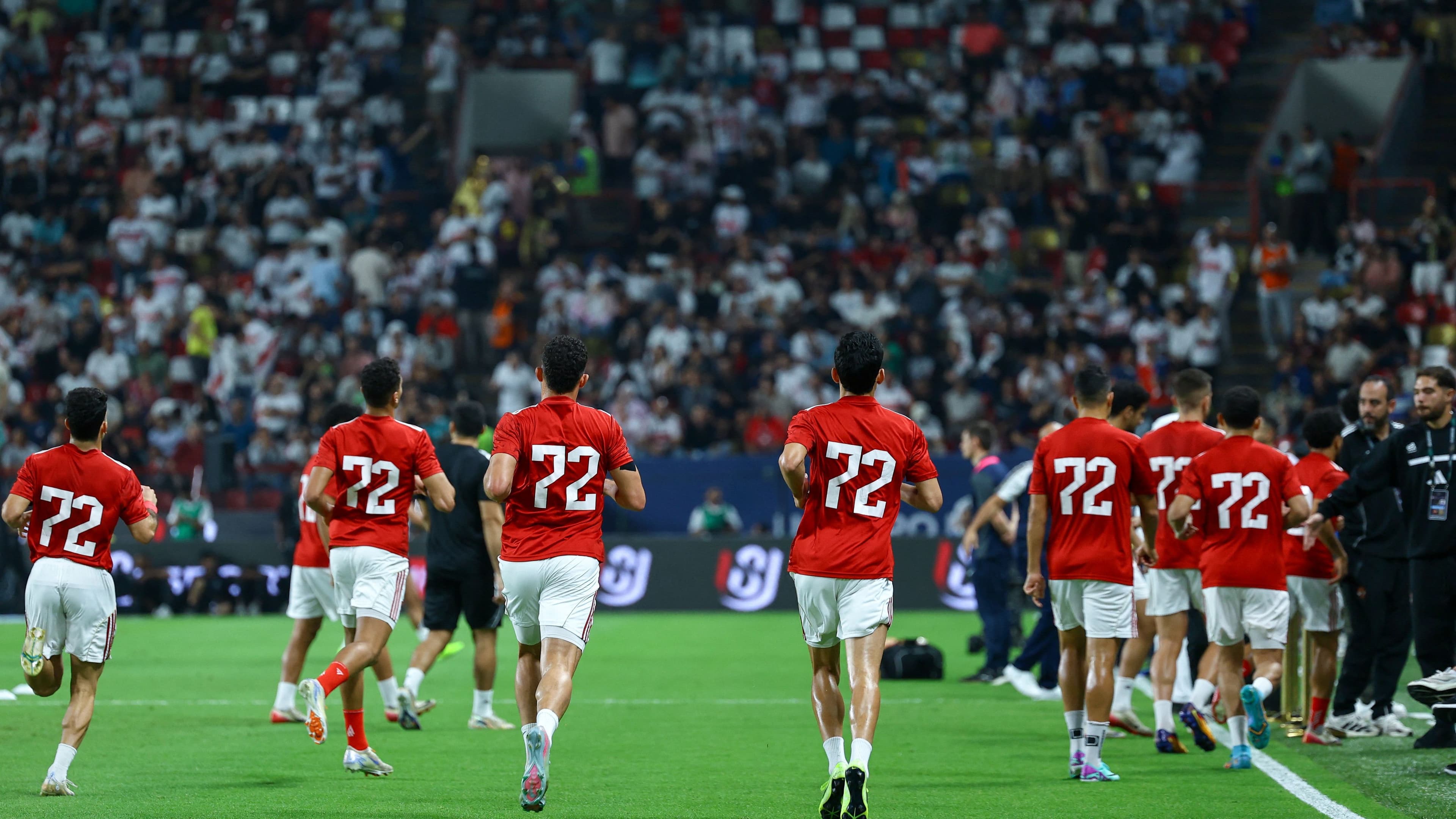 إشارة غامضة تشعل المدرجات.. هل يعاقب الكاف نجم الأهلي؟