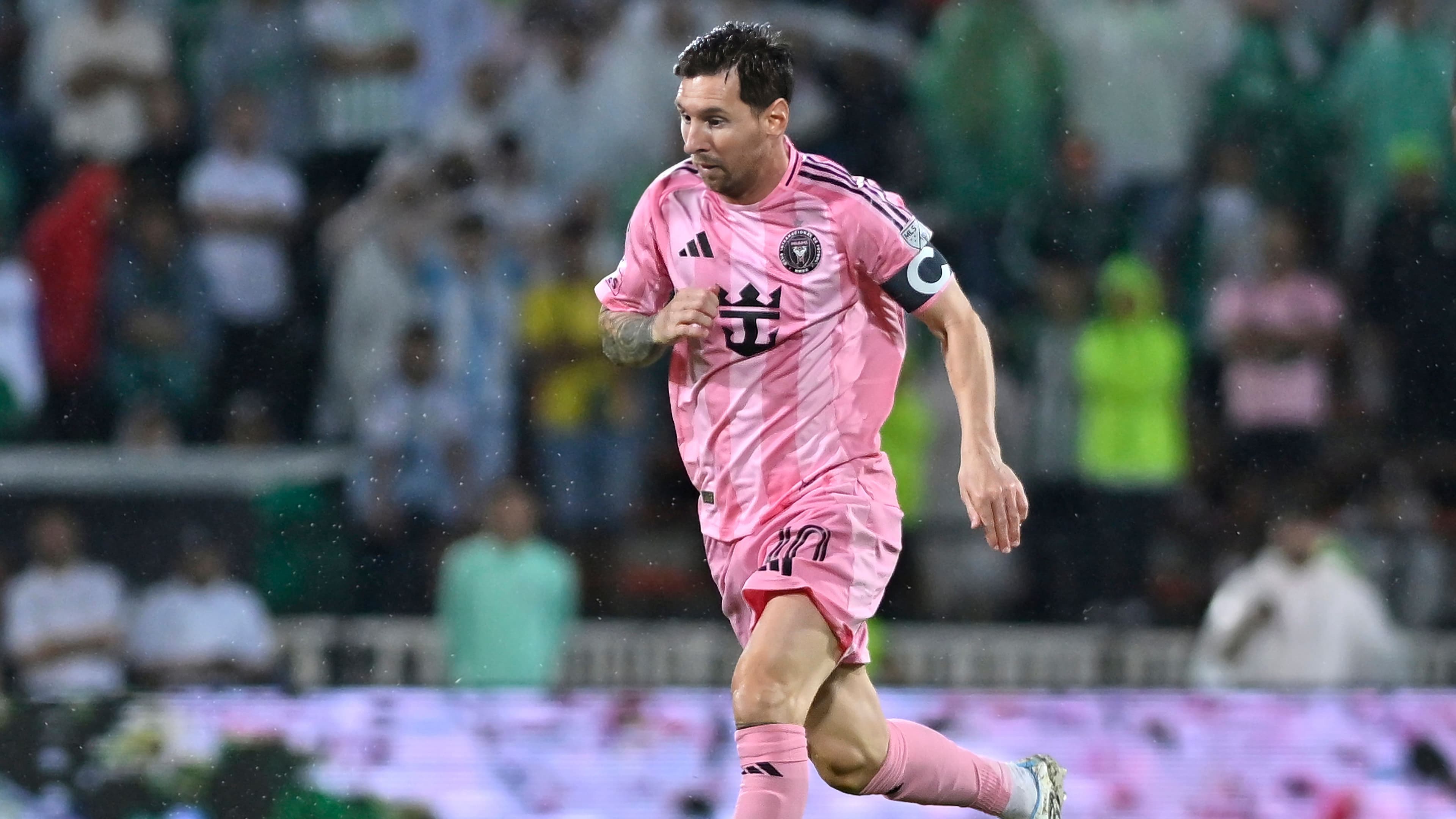 ميسي يلغي الصمت.. دعم لابورتا في انتخابات برشلونة