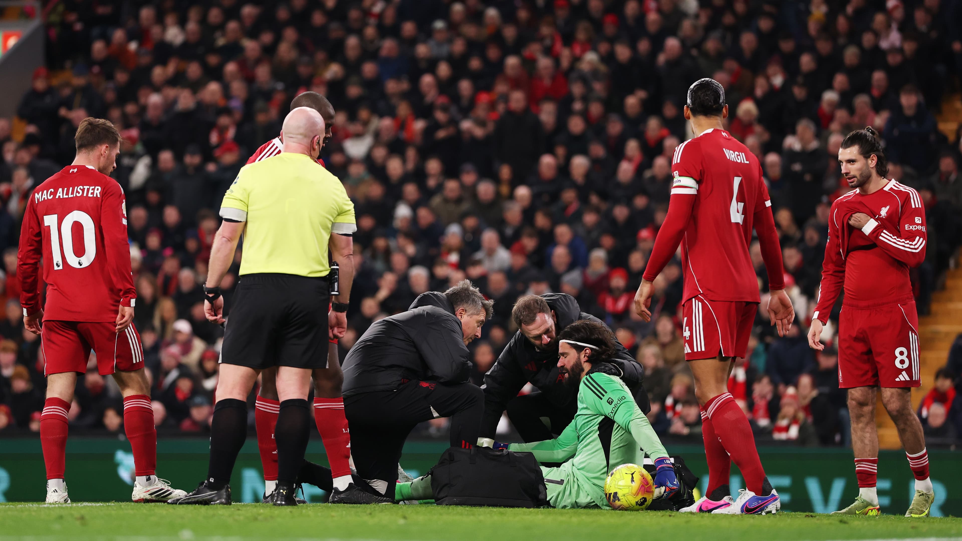 رسميًا.. ليفربول يعلن تجديد عقد نجمه