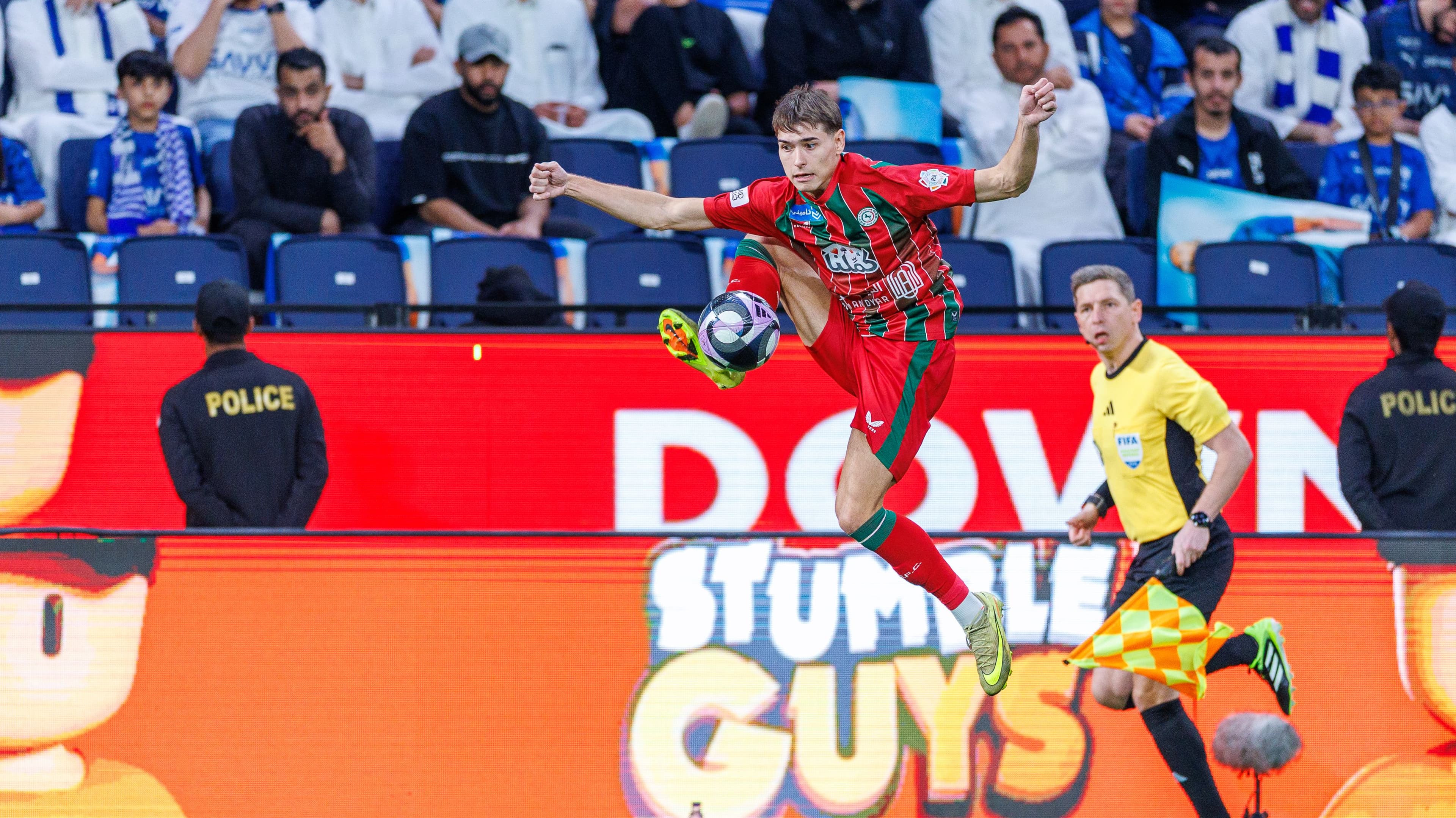 صفعة تحكيمية جديدة.. سرقة هدف في الدوري السعودي تُشعل الغضب!