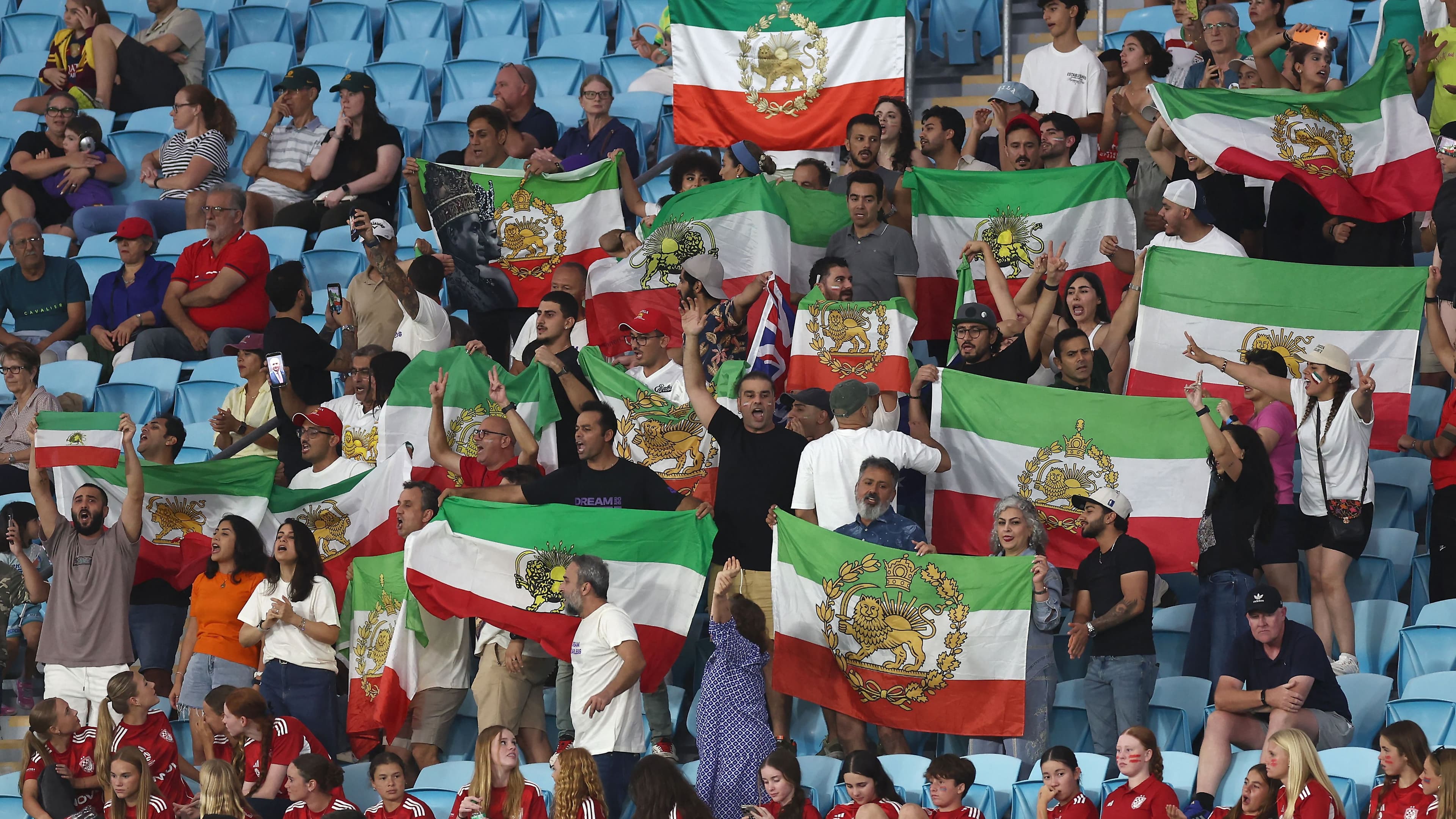 لاعبات إيران "مهددات بالإعدام" بعد كأس آسيا