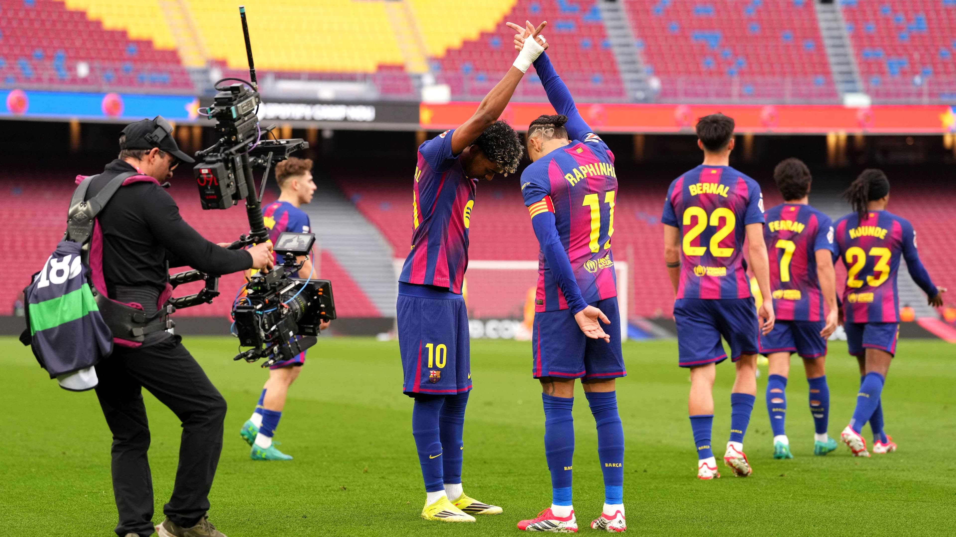 وكيل نجم كرواتيا يعلق لأول مرة على مفاوضات برشلونة