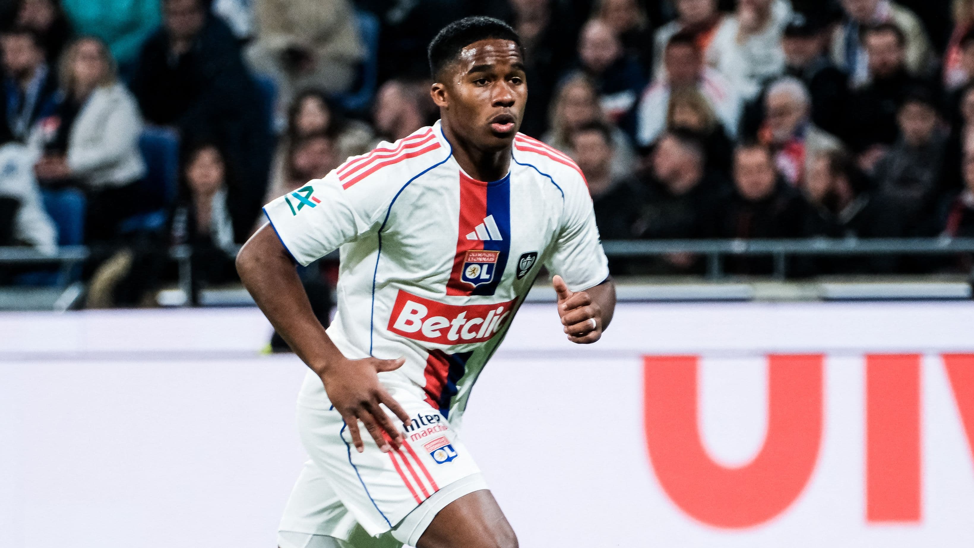 إندريك يتسبب في بطاقة حمراء.. والنحس يلازم ليون