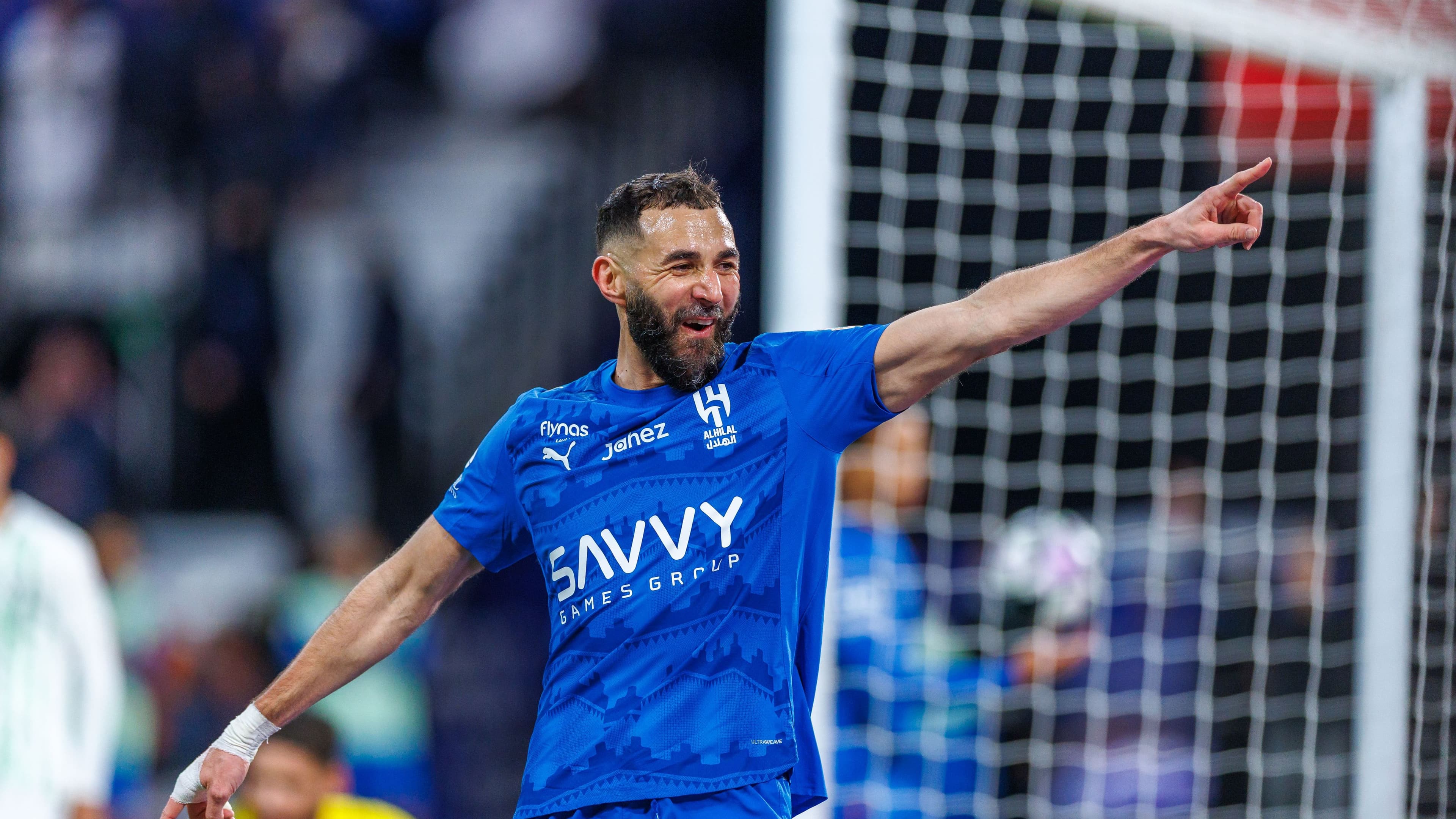 فيديو.. الدعيع يثير الجدل حول لغز إصابات بنزيما