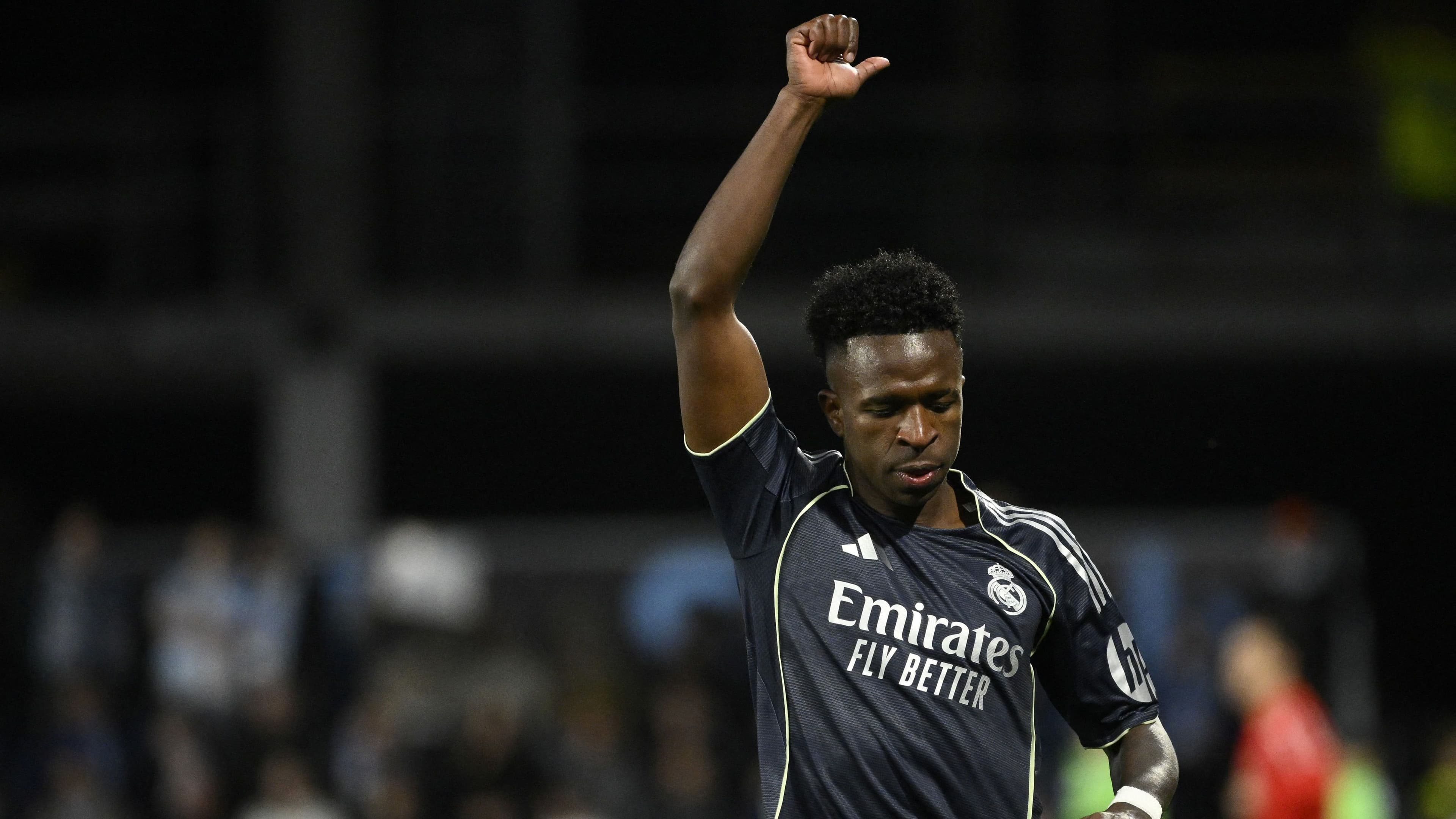 بالفيديو.. فينيسيوس يثير القلق قبل مواجهة مانشستر سيتي