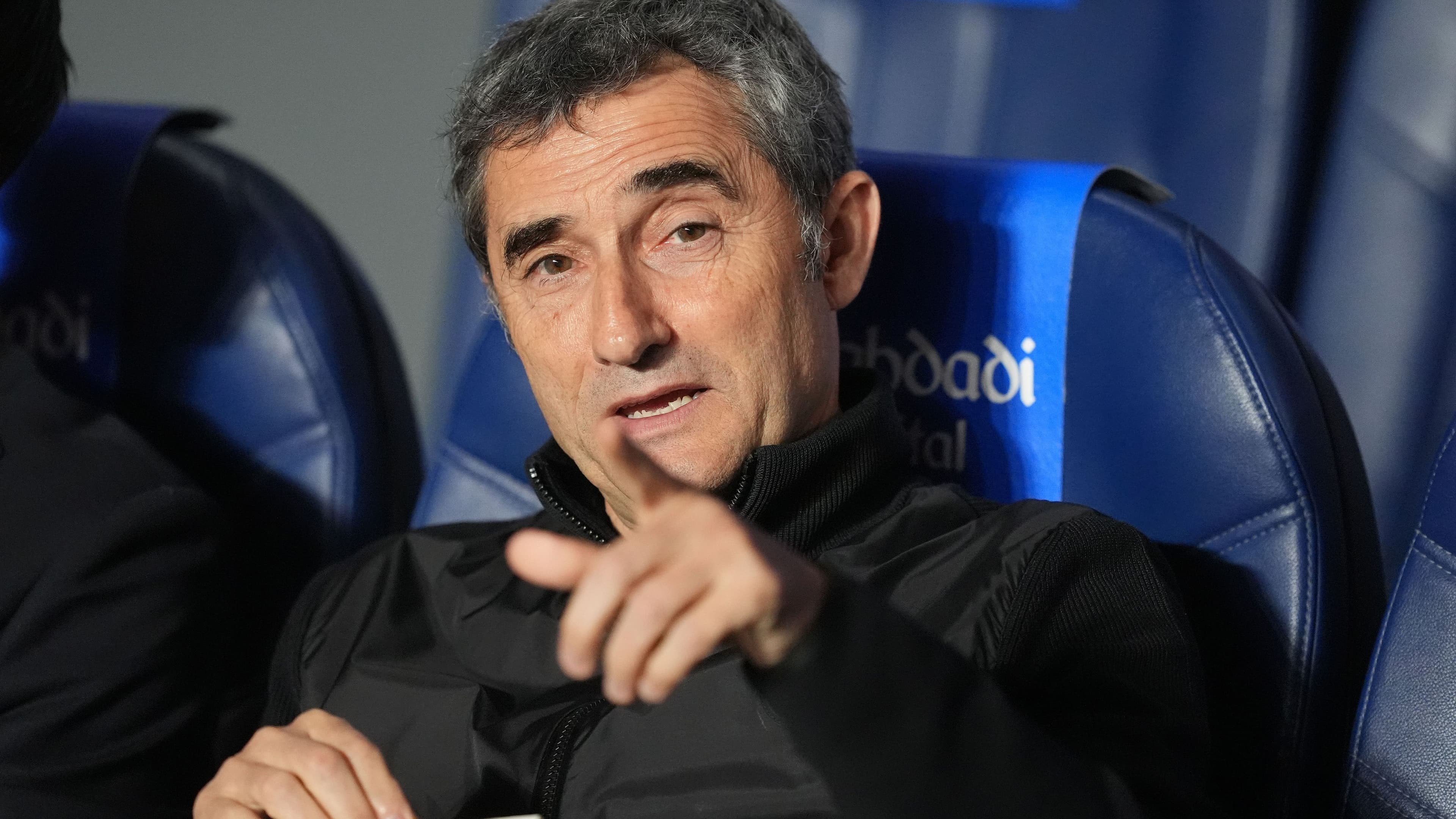 تعليق غير متوقع من فالفيردي على عدم طرد لاعب برشلونة