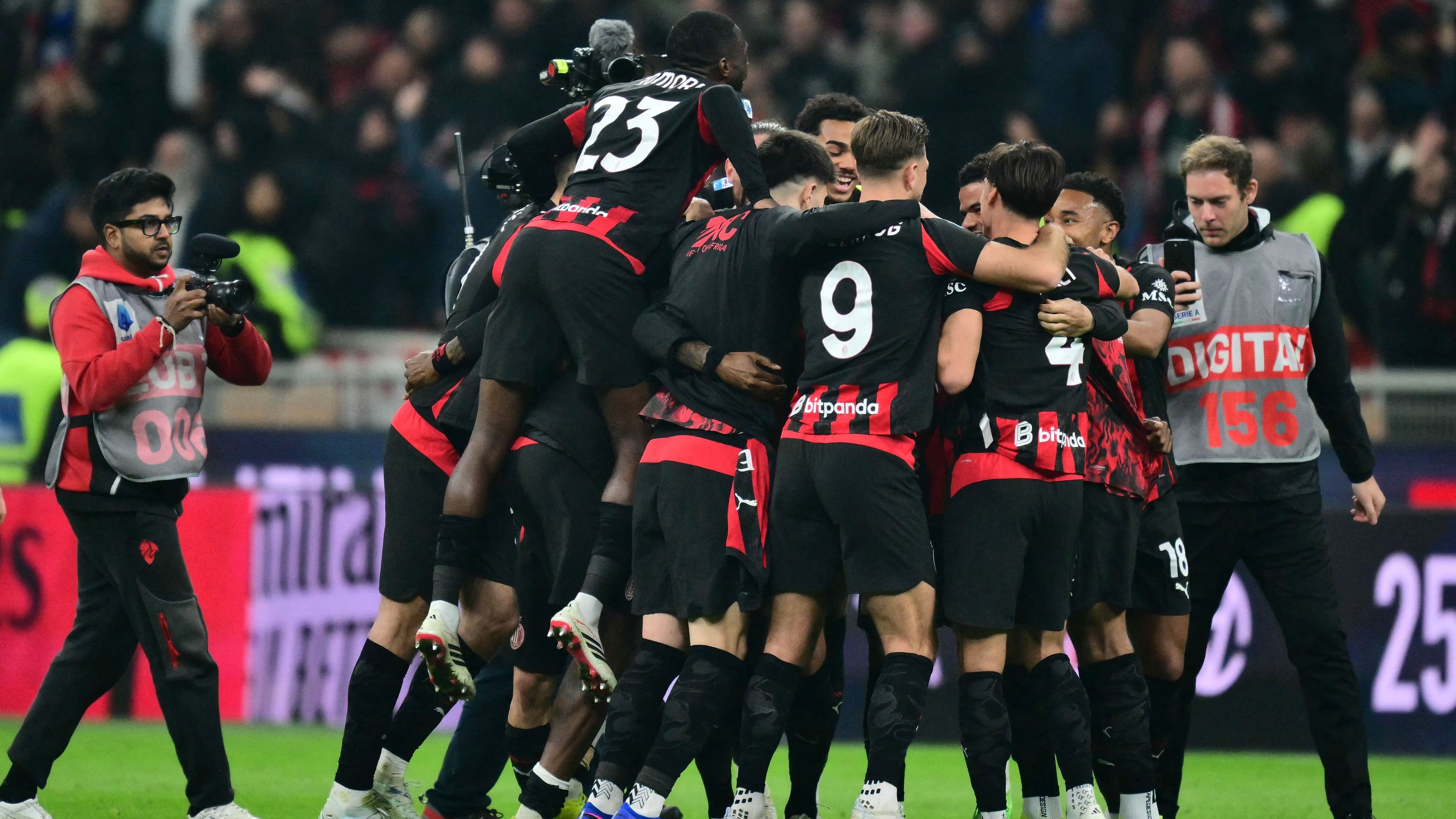 بالفيديو.. ميلان يلدغ إنتر ويشعل سباق الكالتشيو