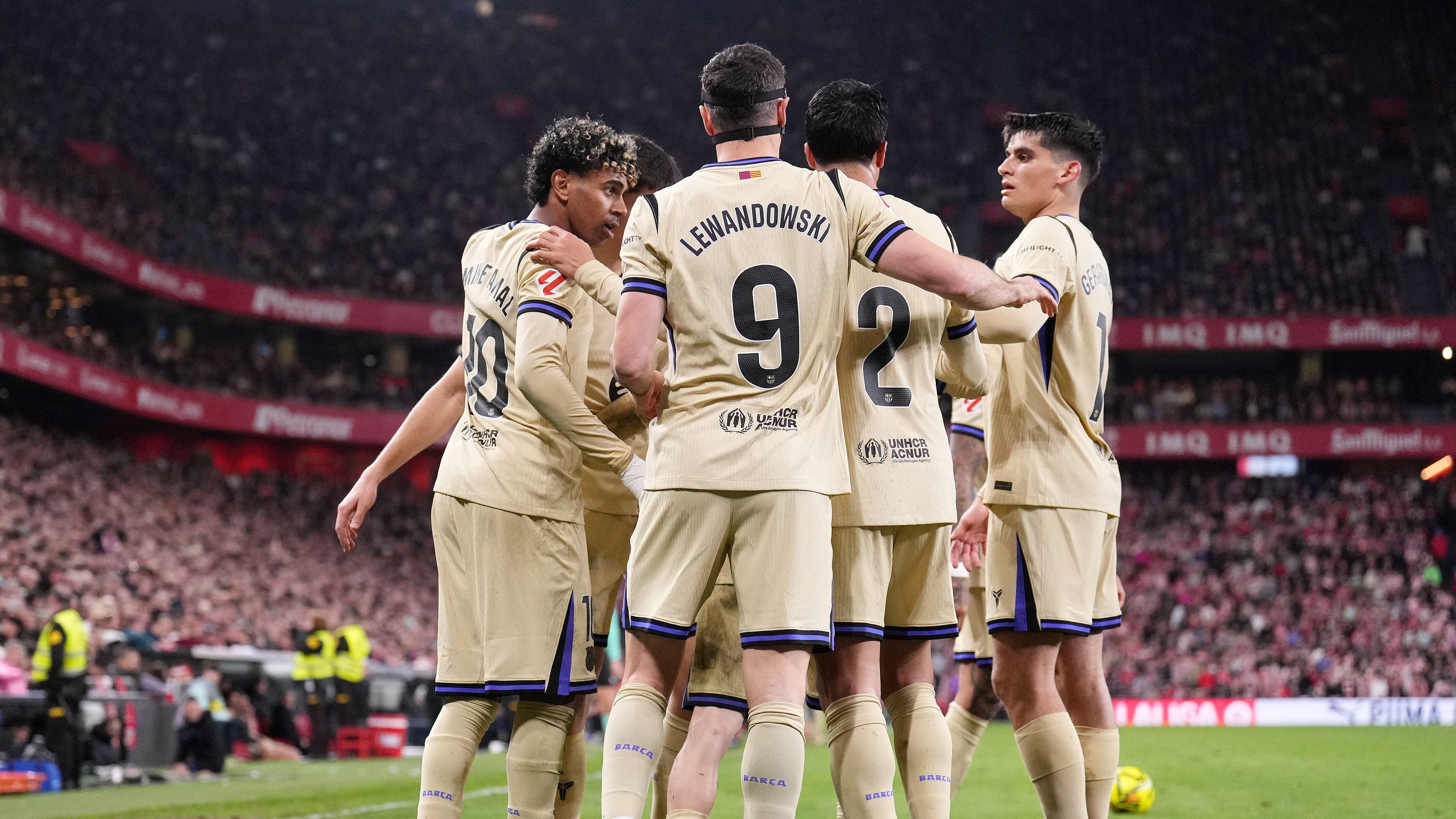 ذكرى سيئة بين برشلونة وحكم لقاء نيوكاسل