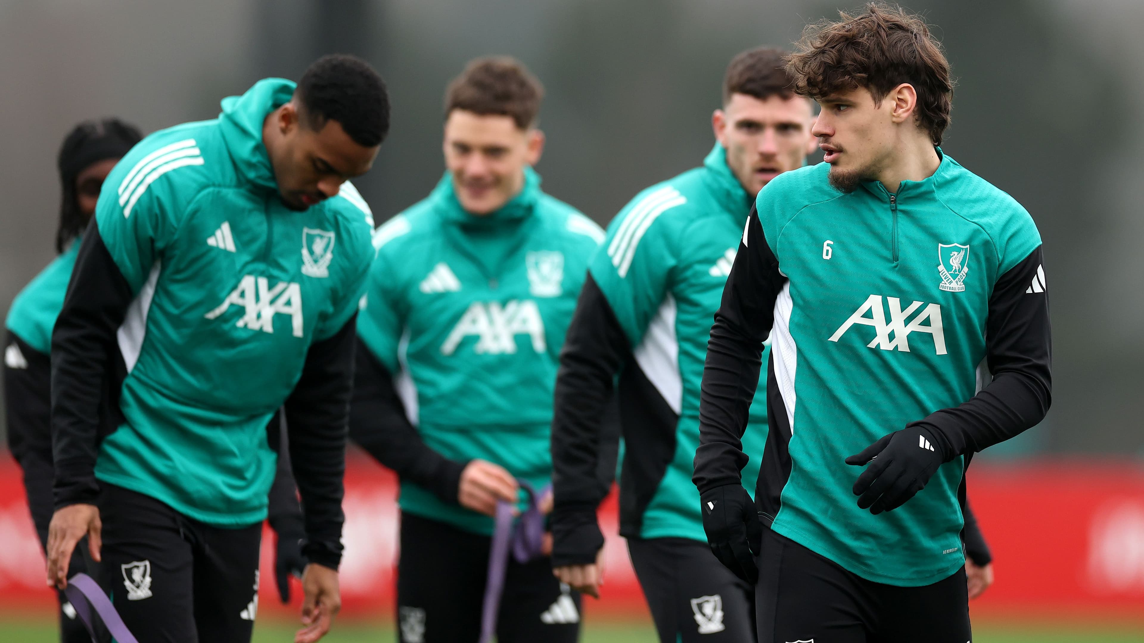 سلوت: لن نلعب ضد المشجعين.. وهذا السلاح الأخطر لجالطة سراي