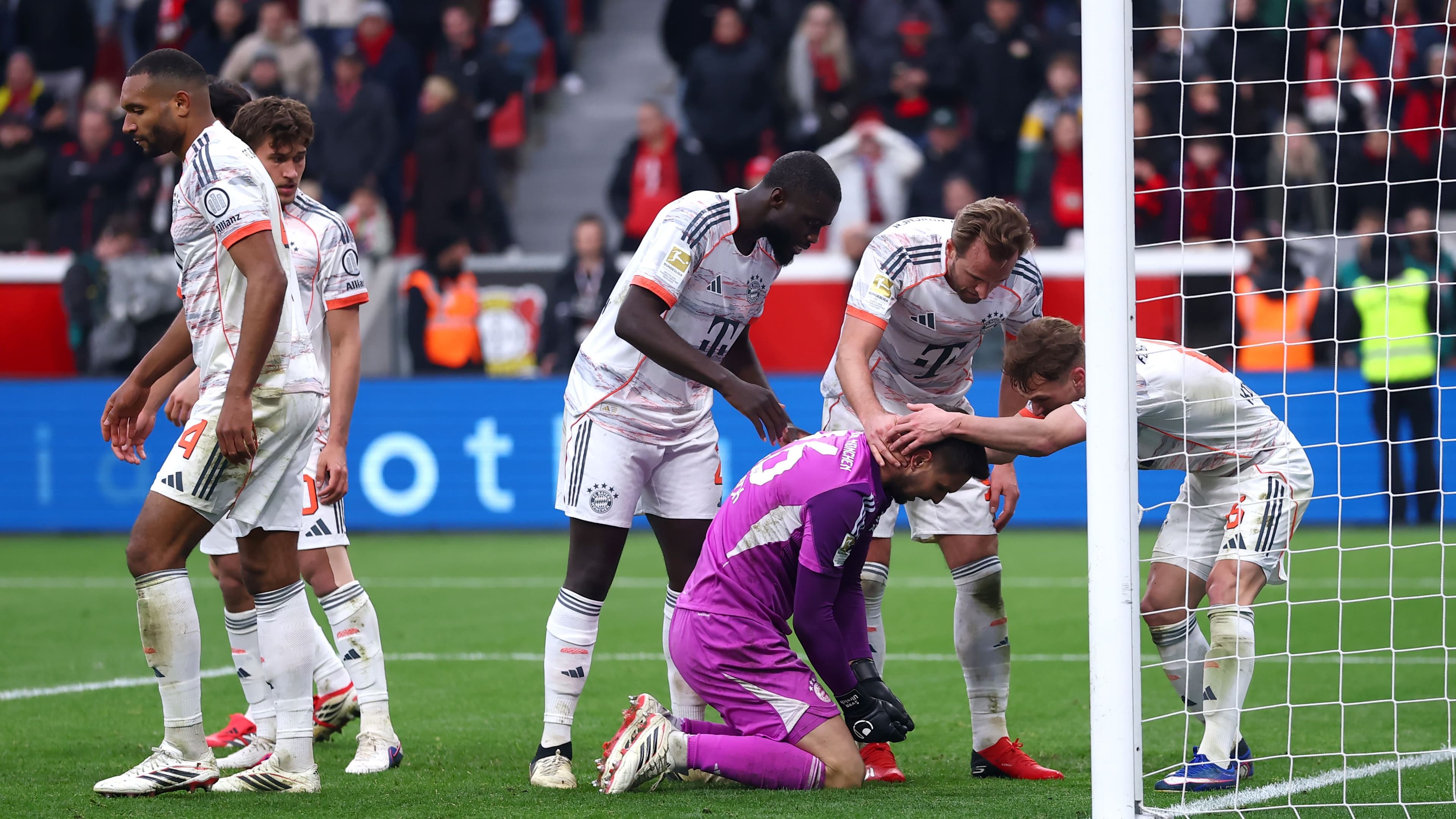 ورطة نادرة.. بايرن ميونخ بلا حارس مرمى قبل مواجهة أتالانتا