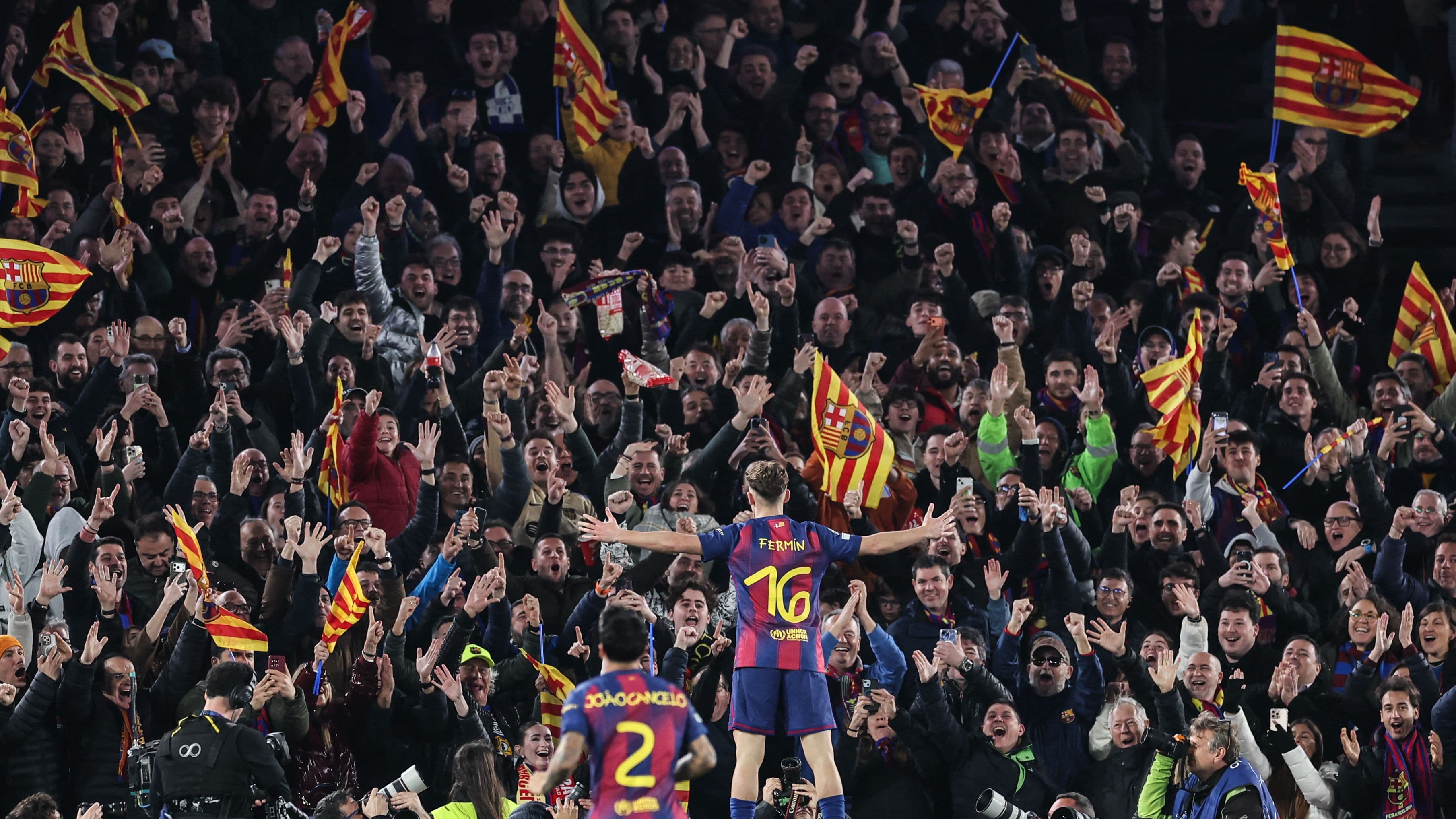 "فيروس الفيفا" يصطاد أول ضحية من برشلونة