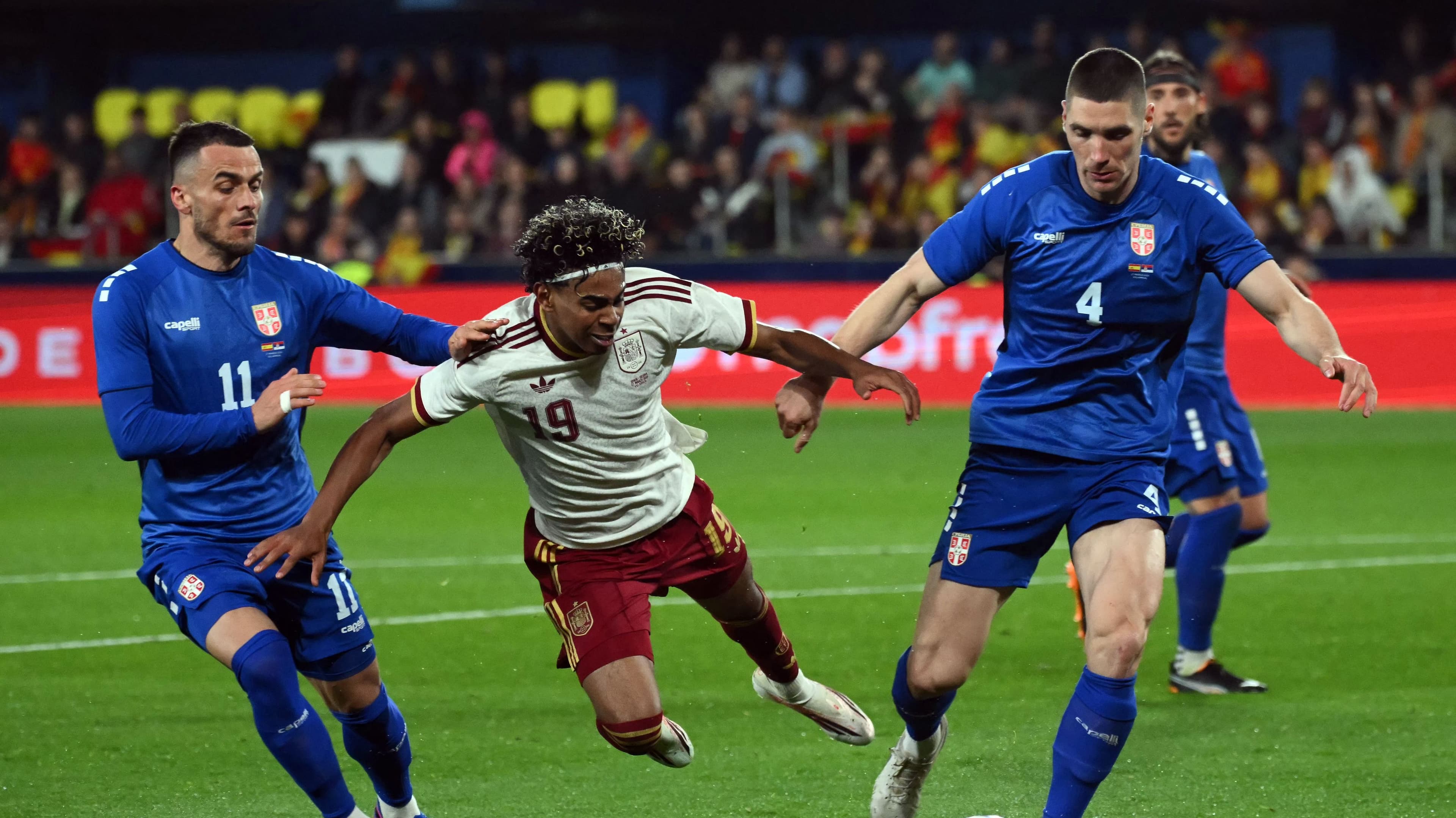 طلب عاجل.. برشلونة يخشى على يامال من لاعبي مصر