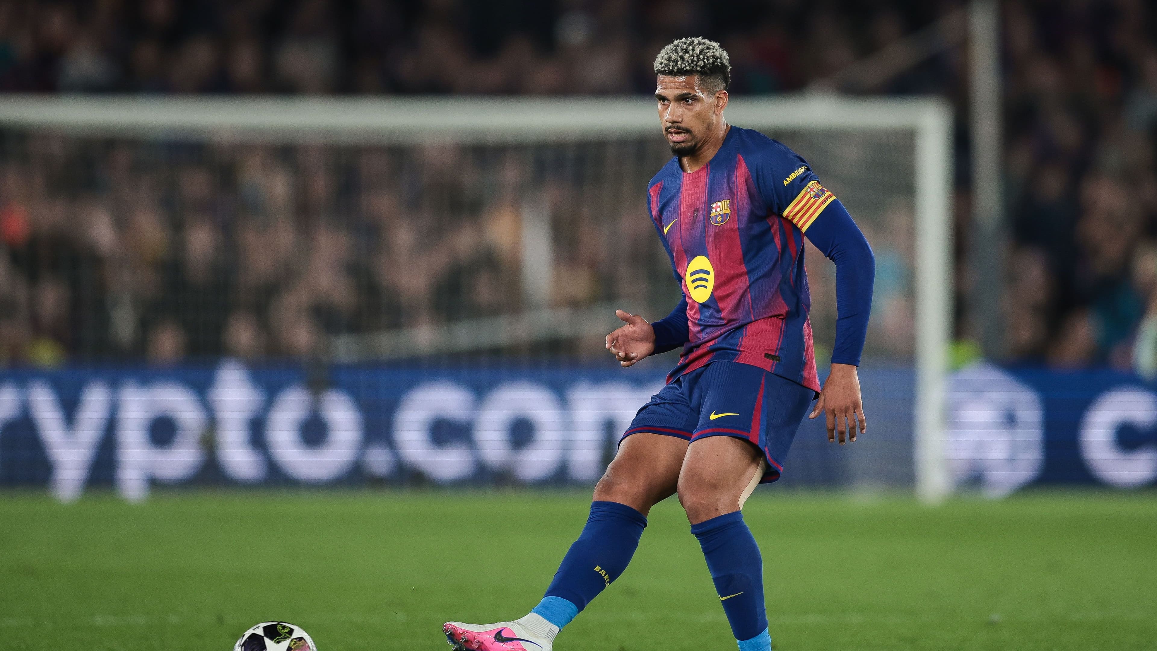 برسا اللوم يعلن انتقال أراوخو إلى ليفربول