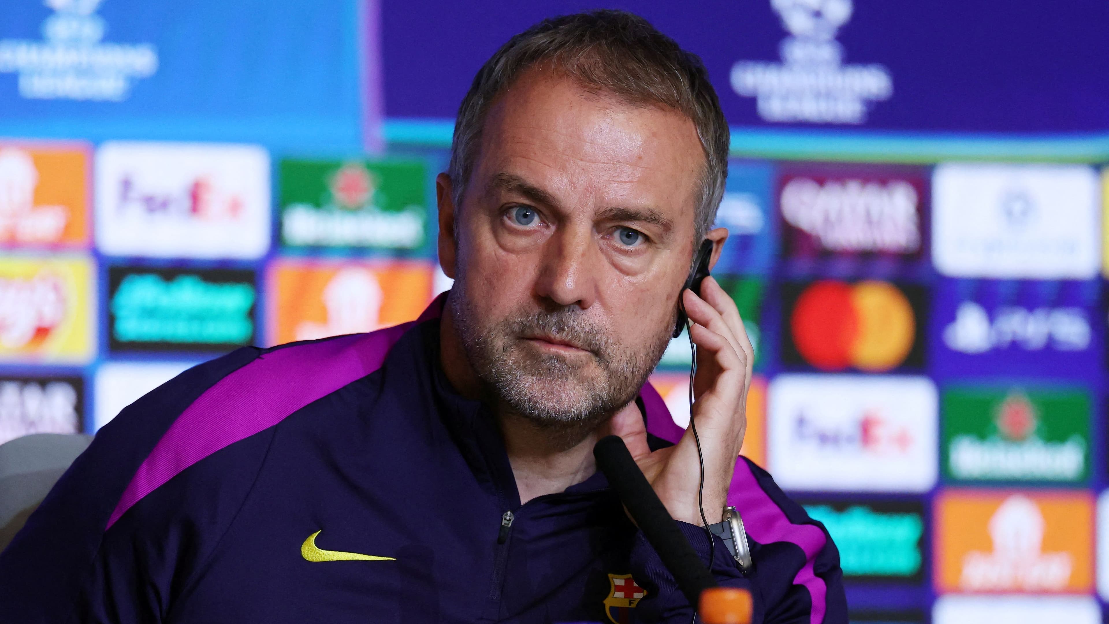 فليك يدرس تطبيق خدعة بتشكيل برشلونة أمام أتلتيكو مدريد