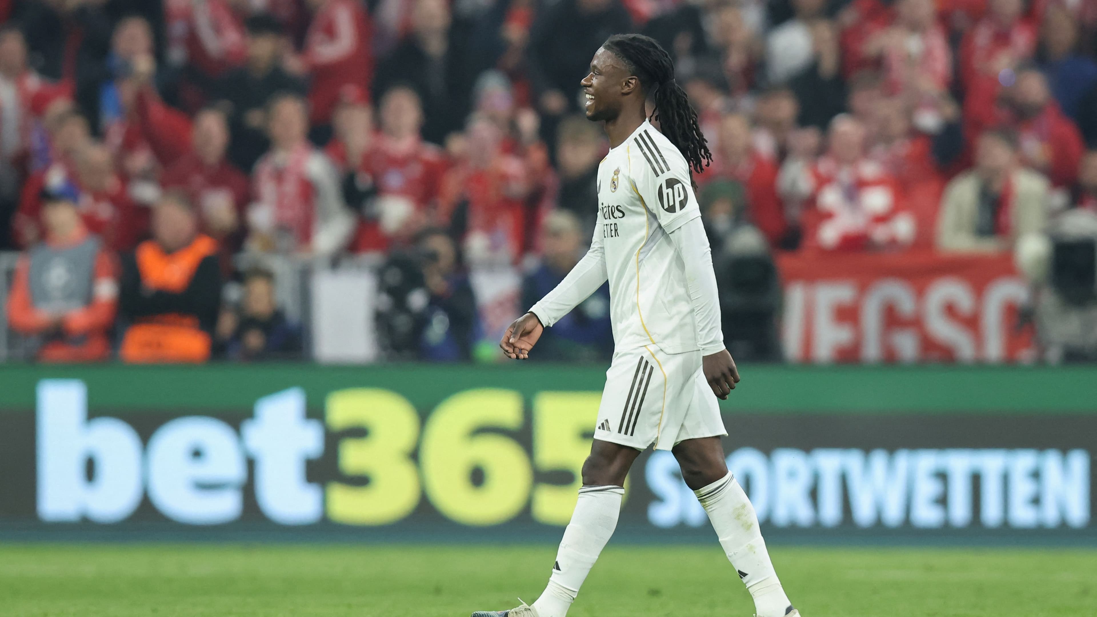 كامافينجا يغير مجرى المباراة بركلتين في الدقائق الأخيرة