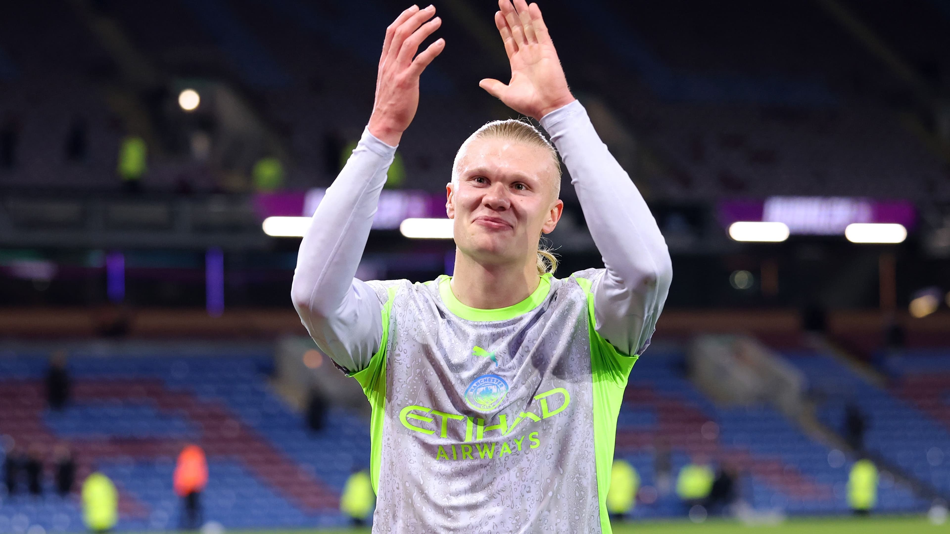 هالاند يعلن تمسكه بمانشستر سيتي ويرفض انتقاله إلى ريال مدريد أو برشلونة