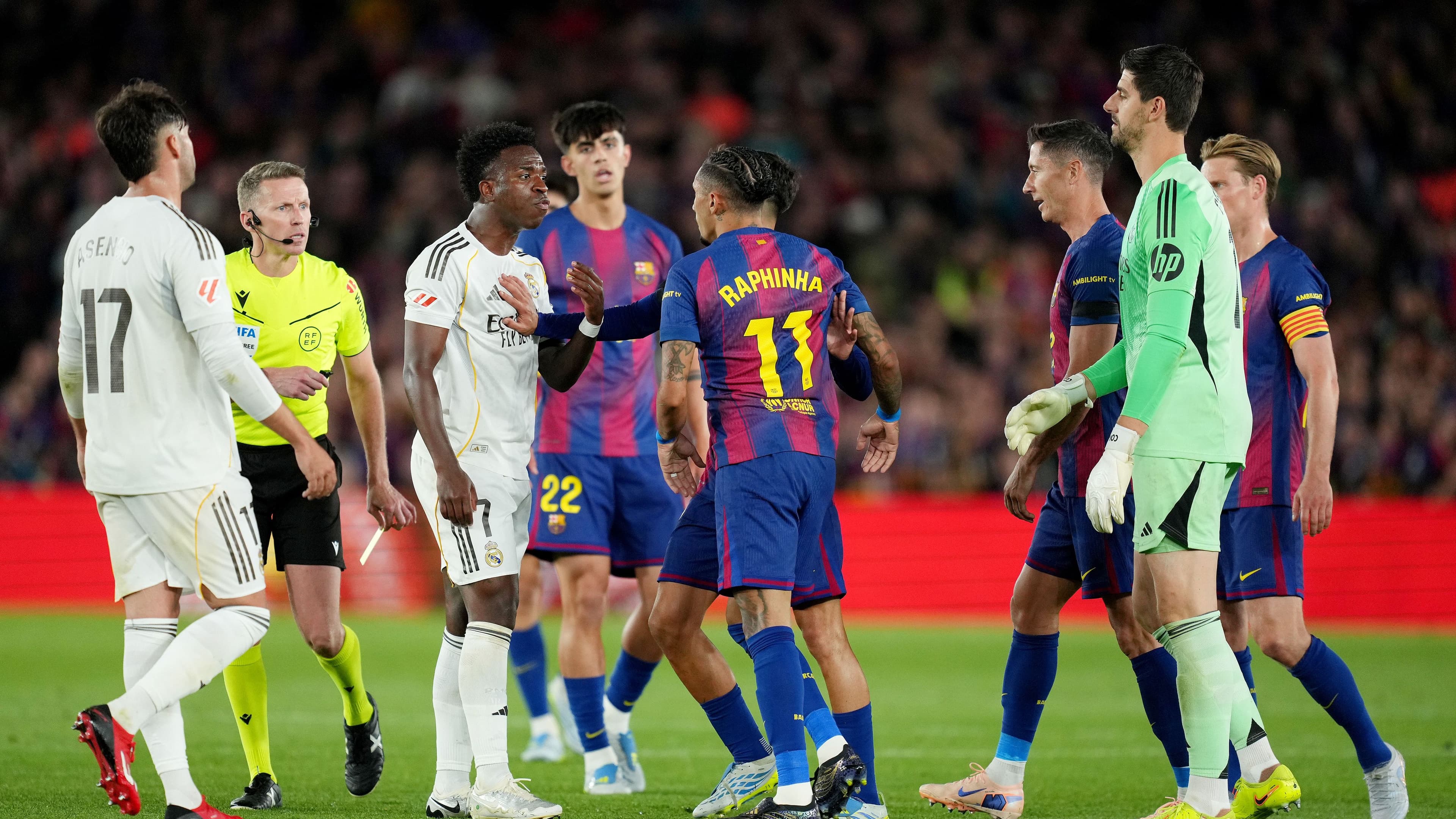 ريال مدريد يعيش لحظات قاسية بعد خسارته الكلاسيكو أمام برشلونة