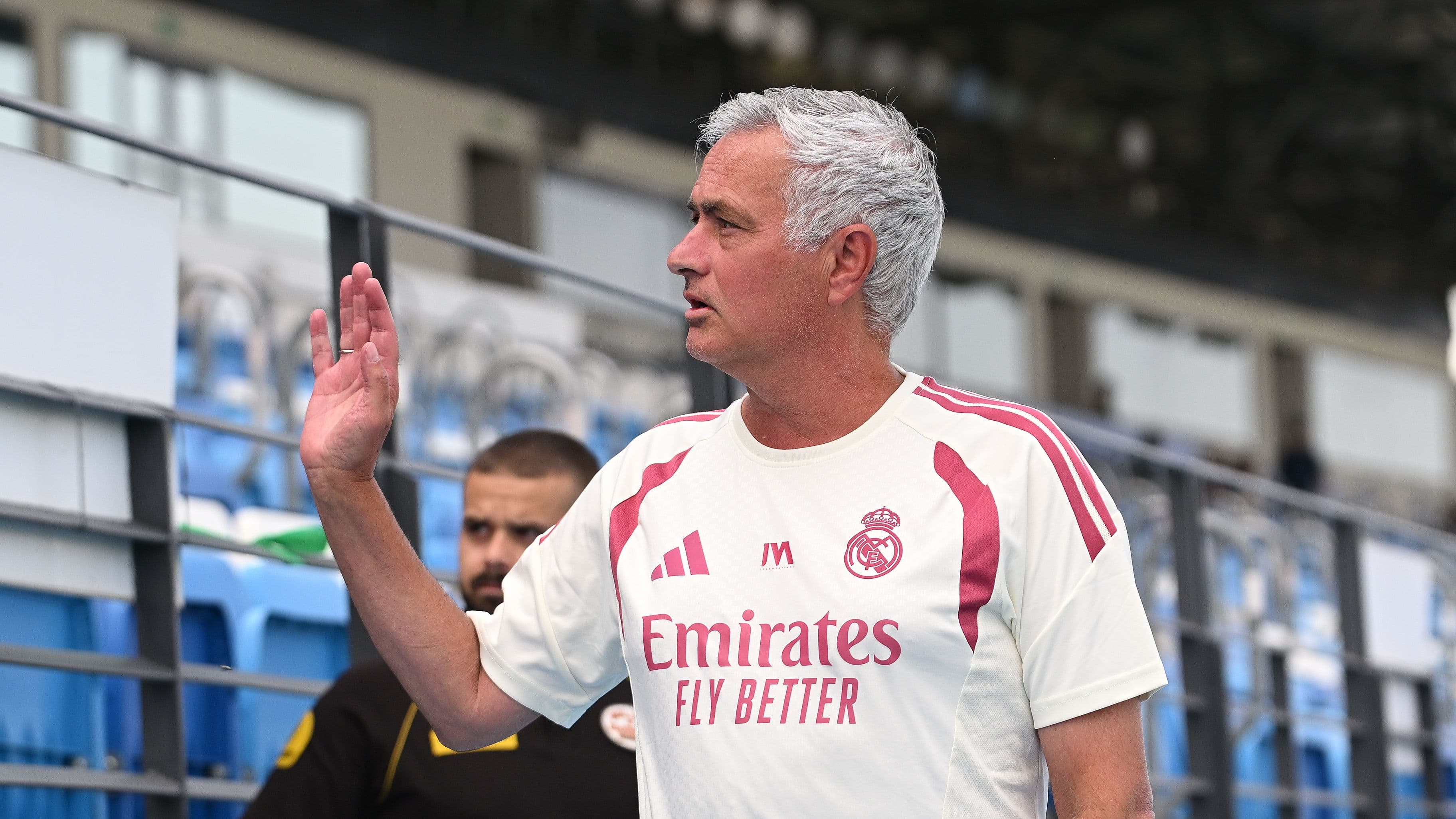 ضربة موجعة لمورينيو.. نجم ريال مدريد يغيب عن انطلاقة الموسم