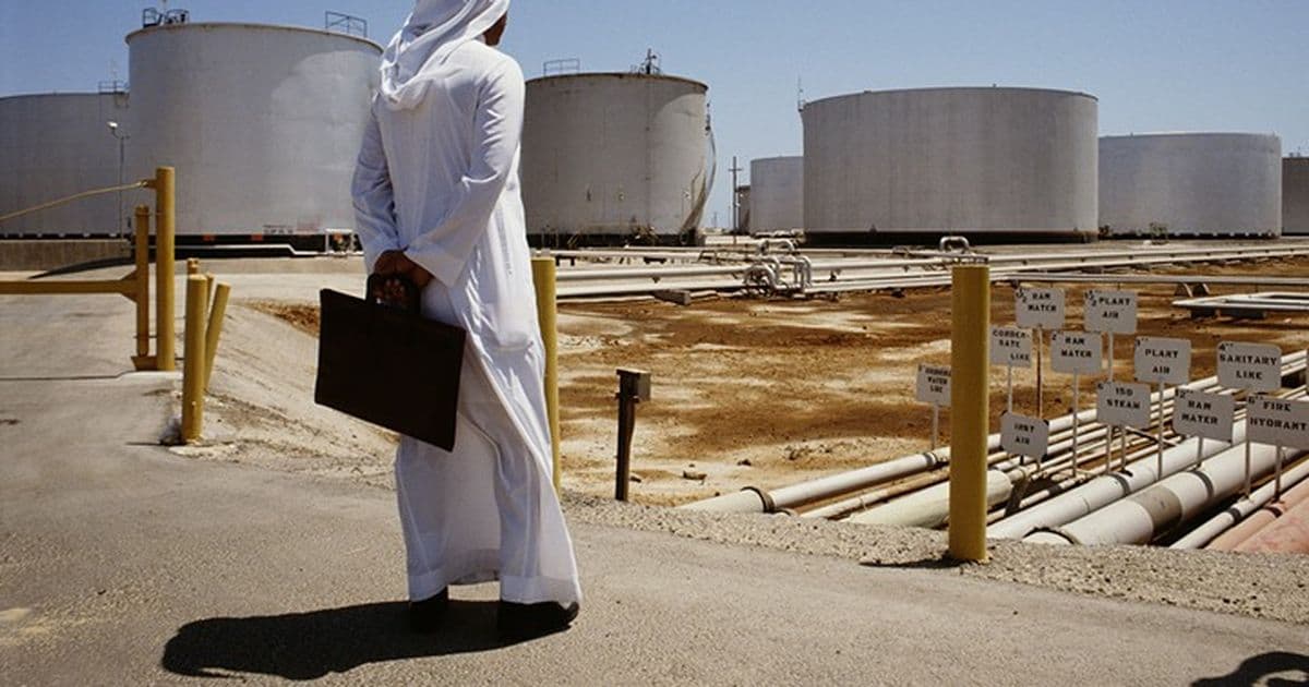 الحوثيون يدعون لإخلاء المنشآت النفطية في السعودية.. ويحذرون المطارات