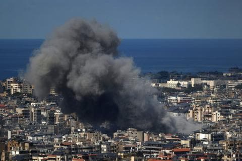 إسرائيل توقع صفقة بملايين الدولارات لشراء قذائف مدفعية، وغارة على الضاحية الجنوبية لبيروت بعد إنذار "فوري" بالإخلاء