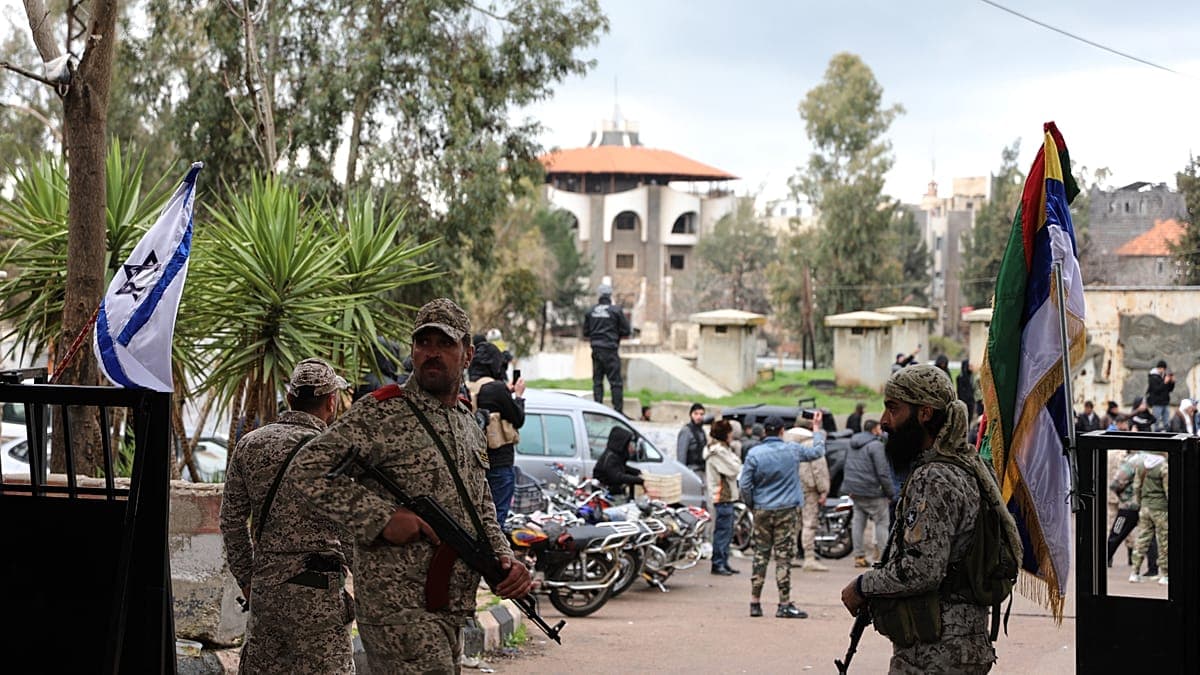 غارات إسرائيلية على جنوب سوريا بذريعة "حماية الدروز".. كاتس: سنواصل العمل من أجل حلفائنا