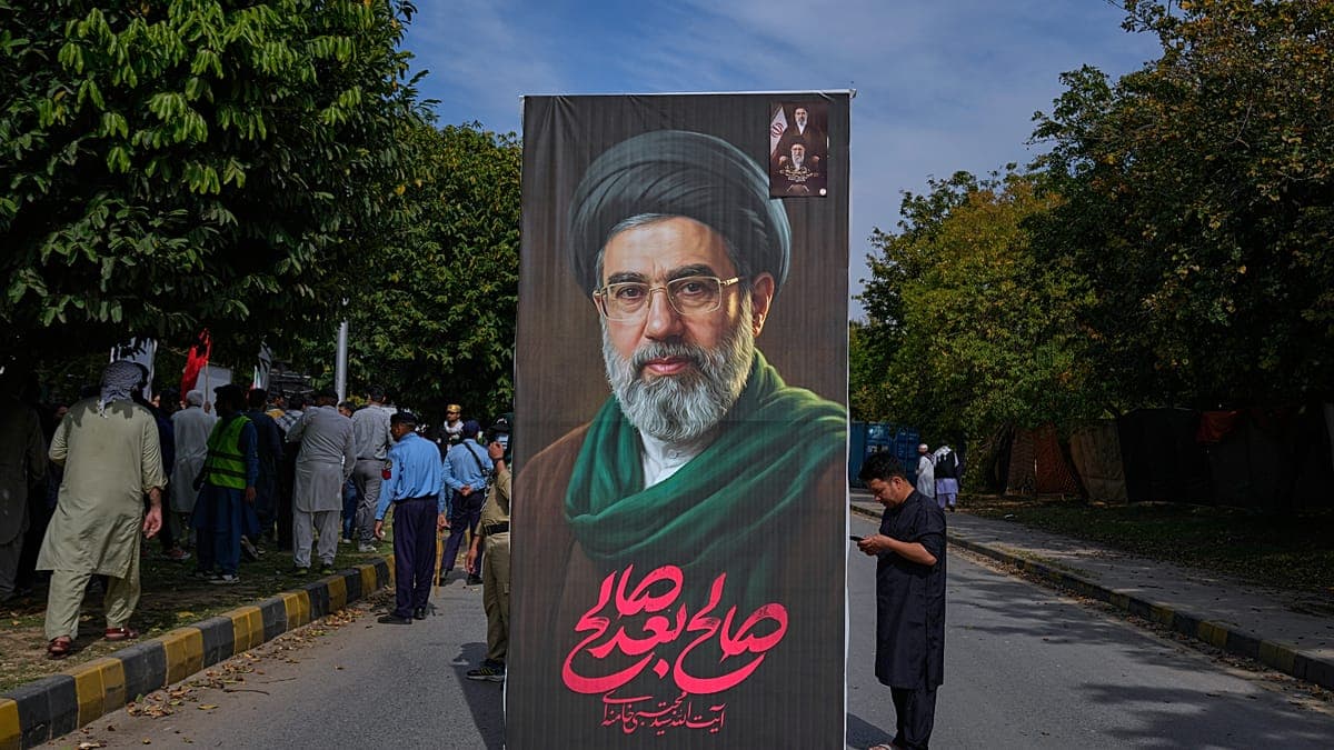 عقب اغتيال وزير الاستخبارات.. رسالة جديدة من مجتبى خامنئي: يجب حرمان الأعداء من الأمن