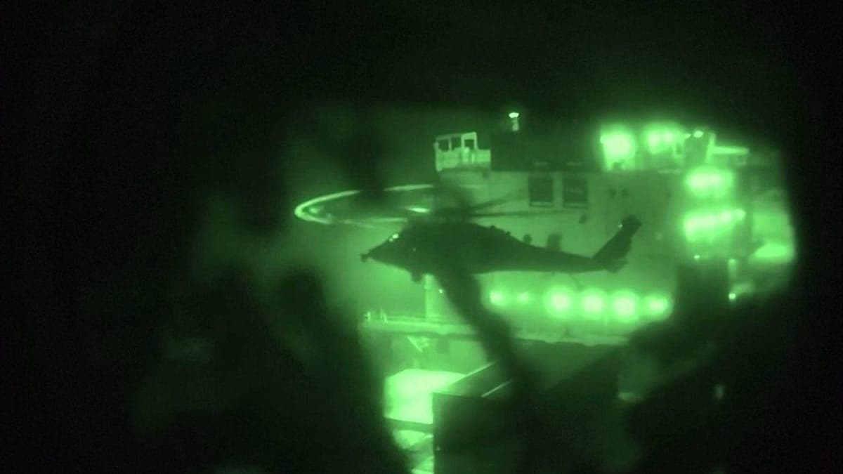 إطلاق النار الأمريكي على سفينة إيرانية في خليج عُمان