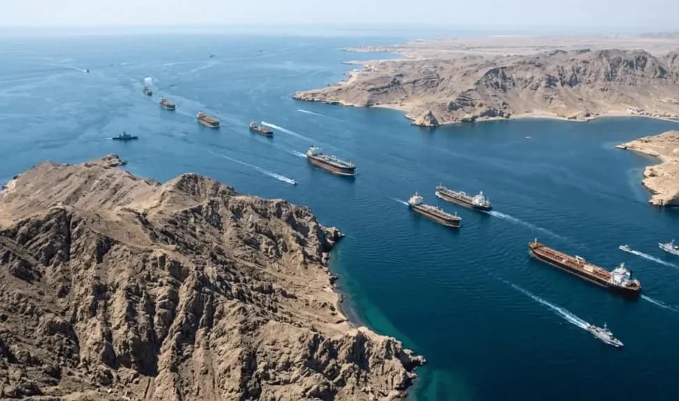 تحت الضغط الدولي.. إيران تسمح بمرور عدد محدود من السفن عبر مضيق هرمز