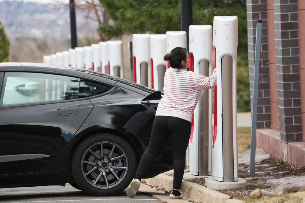 فيتنام.. إقبال غير مسبوق على السيارات الكهربائية في ظل ارتفاع أسعار الوقود