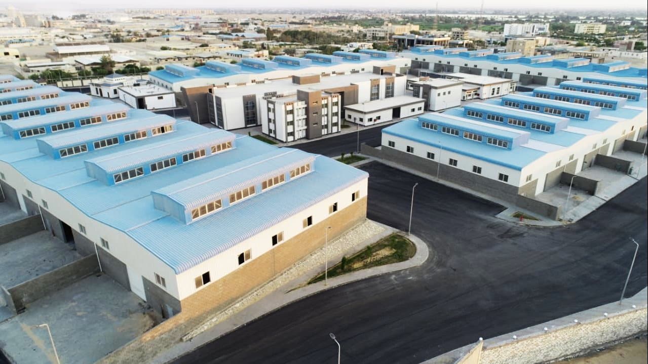 المنطقة الصناعية الروسية في العين السخنة على طاولة وزير الصناعة المصري خلال منتدى قازان