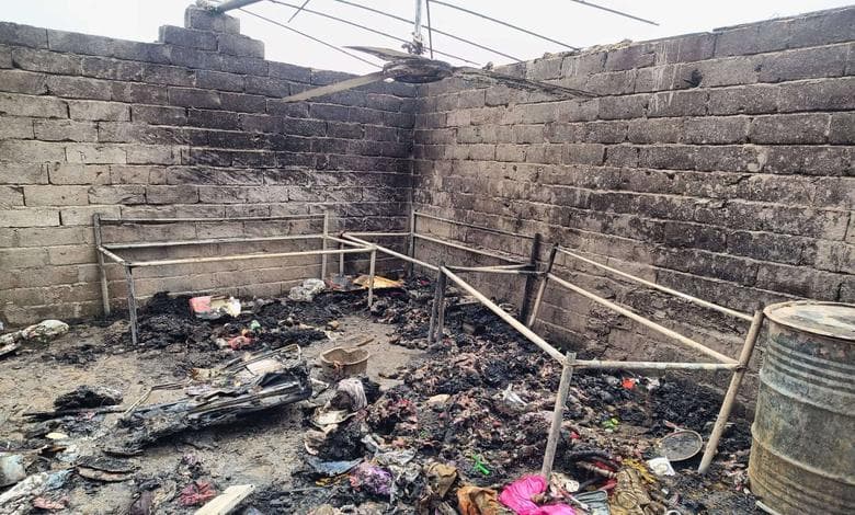 احتراق منزل نازح في الخوخة جنوب الحديدة يخلّف خسائر كاملة