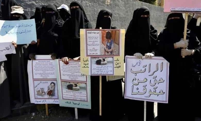 قرار الحوثي يحرمان المعلمين من رواتبهم خلال الإجازات