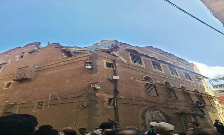 مقتل طفل وإصابة مدنيين بسقوط صاروخ حوثي على حي سكني في صنعاء