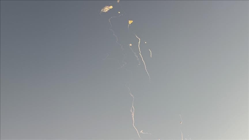 هجوم صاروخي إيراني يطال أجواء الخليج.. اعتراضات في السعودية والكويت وأضرار في البحرين