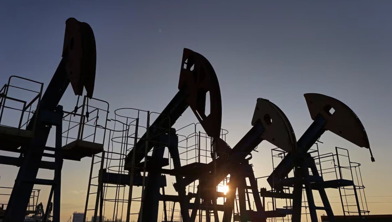 تراجع أسعار النفط مع تمديد التهدئة بين واشنطن وطهران