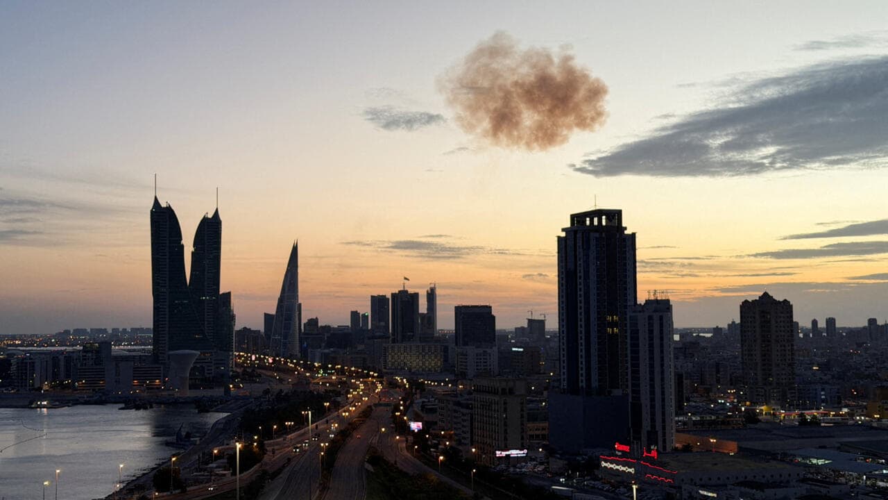 البحرين تعلن تعرض منشآت “ألبا” لهجوم إيراني وإصابتين طفيفتين
