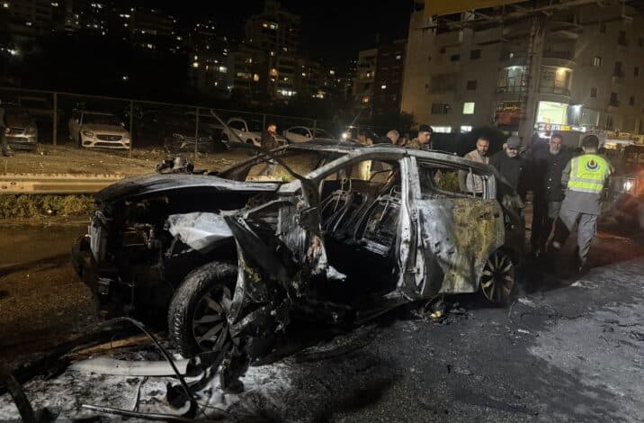 غارات إسرائيلية على لبنان تقتل العشرات وتستهدف قياديين في حزب الله