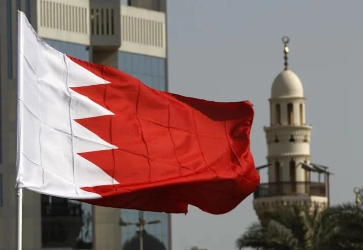 البحرين تطلق صافرات الإنذار وتحذر السكان من التهديدات الأمنية