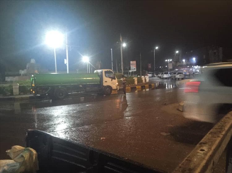 الزهري يشرف ميدانياً على أعمال معالجة تبعات المنخفض الجوي في خورمكسر