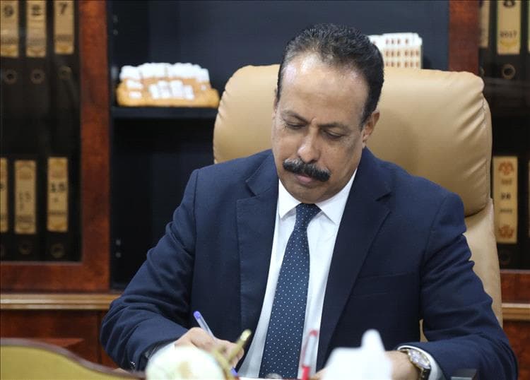 وزير الأشغال يوجه برفع الجاهزية لمواجهة موجة الأمطار في المحافظات اليمنية