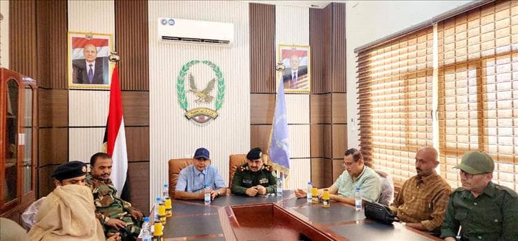 مدير شرطة شبوة يتفقد ويلتقي وفداً من وزارة الداخلية حول تفعيل الشرطة النسائية
