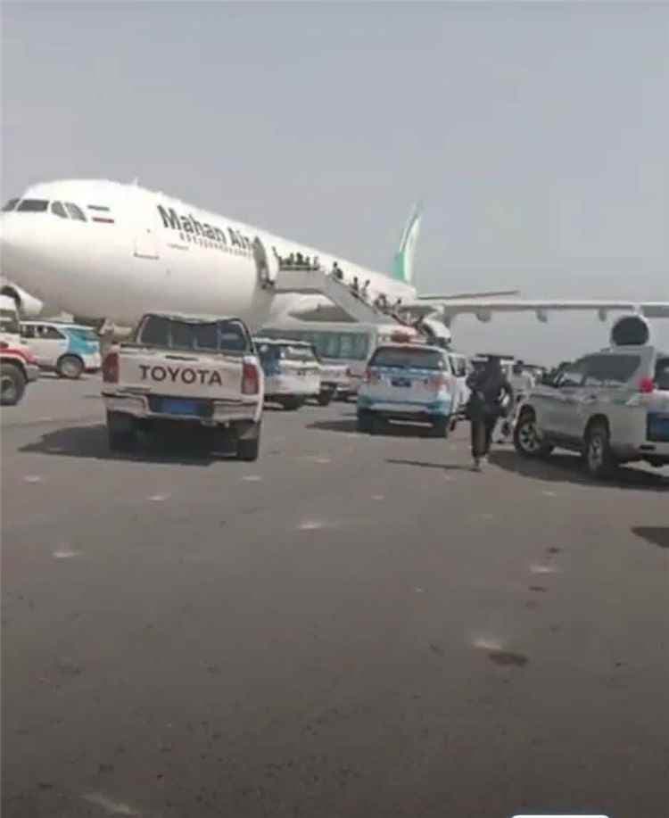 إيرانية تغادر مطار الحديدة بعد هجوم على صنعاء