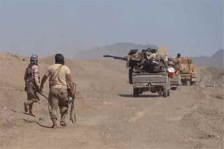 مواجهات ضارية بين القوات الحكومية وجناح الحوثي في تعز غربي المحافظة