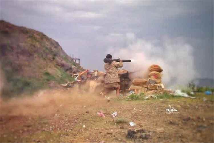مصدر عسكري: 19 قتيلا و40 جريحا و5 أسرى من الحوثيين في معارك غربي تعز