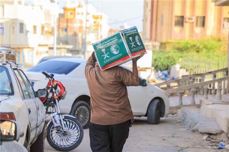 إغاثة طارئة لـ8218 أسرة في المكلا بحضرموت